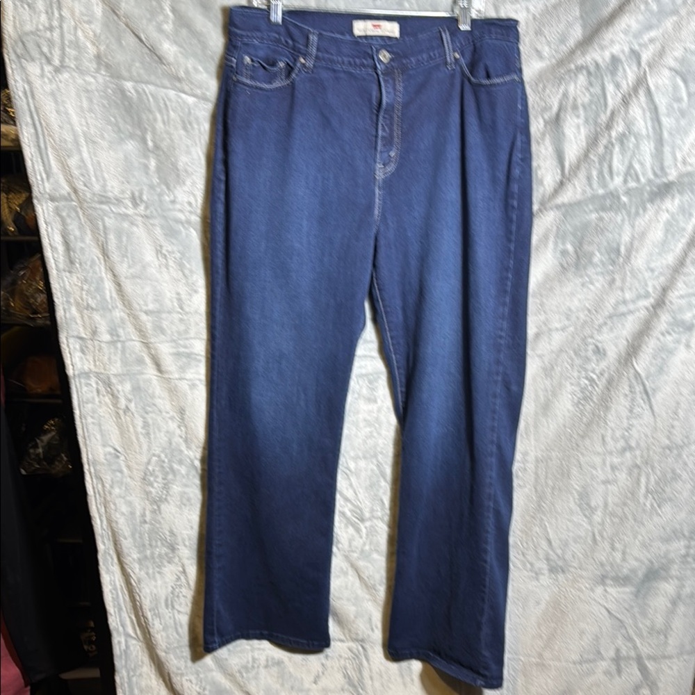 Levi’s women’s size 18 M Levi’s perfectly slimming 512 bootcut Jean classic